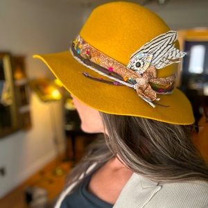 Sedona Sunset, 100% wool hat with authentic feather from Sedona. Size medium